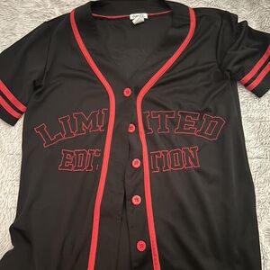 Rue21 Black and Red Short Sleeve Tee